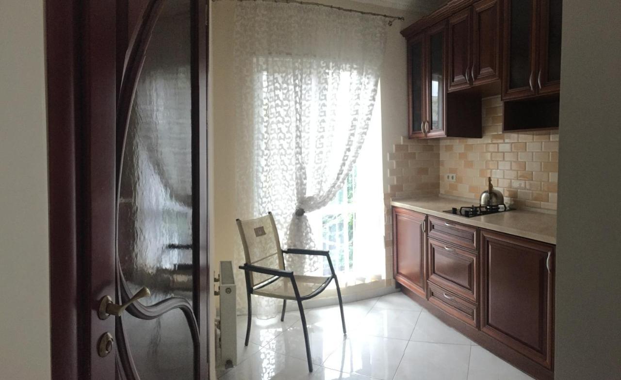 Cozy Studio Near Greek Square Apartment Одеса Екстериор снимка